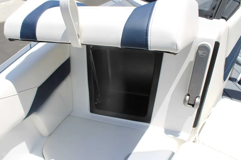 Slide: The Image of Malibu Wakesetter 23 LSV 2024 - 14
