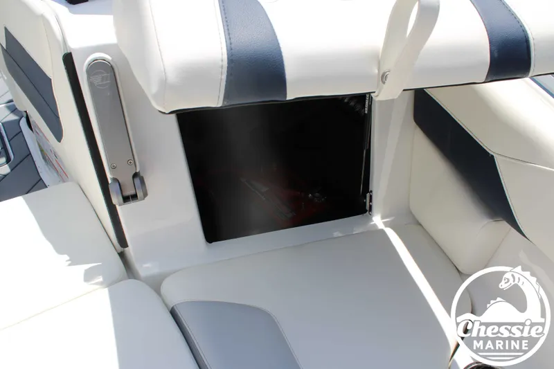 Slide: The Image of Malibu Wakesetter 23 LSV 2024 - 16