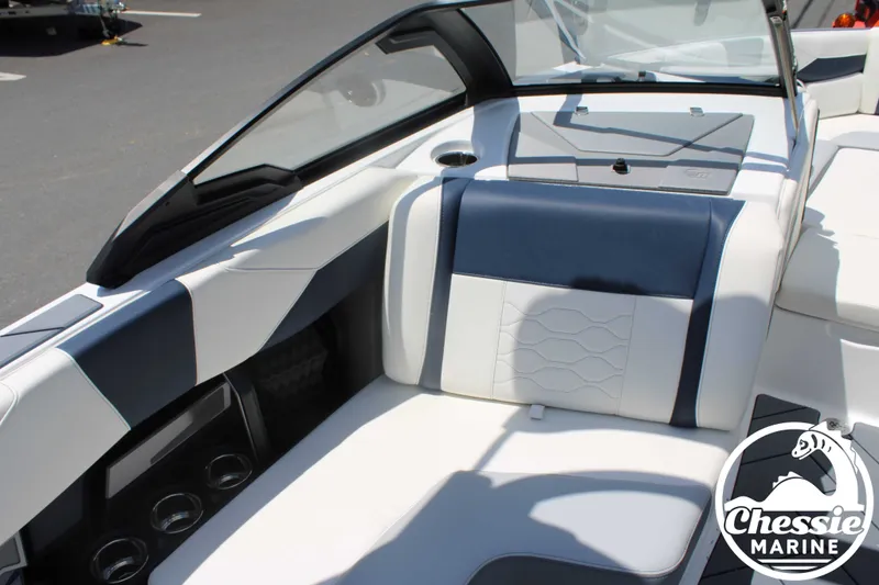 Slide: The Image of Malibu Wakesetter 23 LSV 2024 - 18