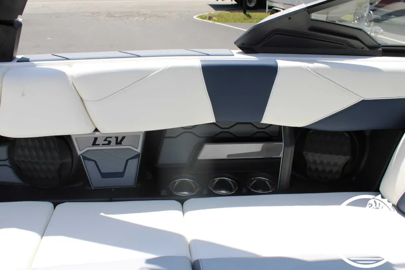 Slide: The Image of Malibu Wakesetter 23 LSV 2024 - 22