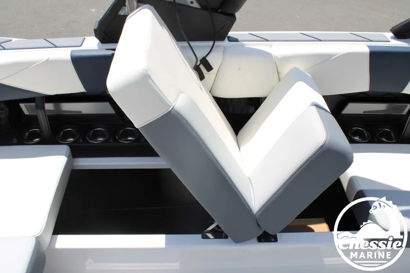 Slide: The Image of Malibu Wakesetter 23 LSV 2024 - 23