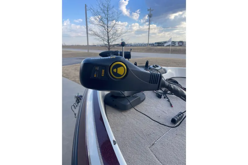 Slide: The Image of 2016 Nitro Z-7 Sport boat with Minn Kota Edge trolling motor, parked outdoors. - 5