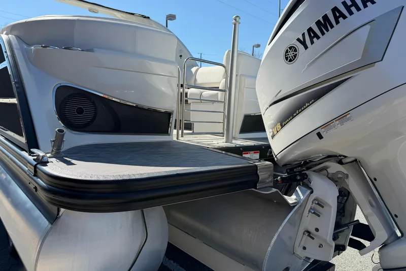 Slide: The Image of 2021 Bennington QX 25 QXFBA pontoon boat with Yamaha V8 outboard motor. - 8