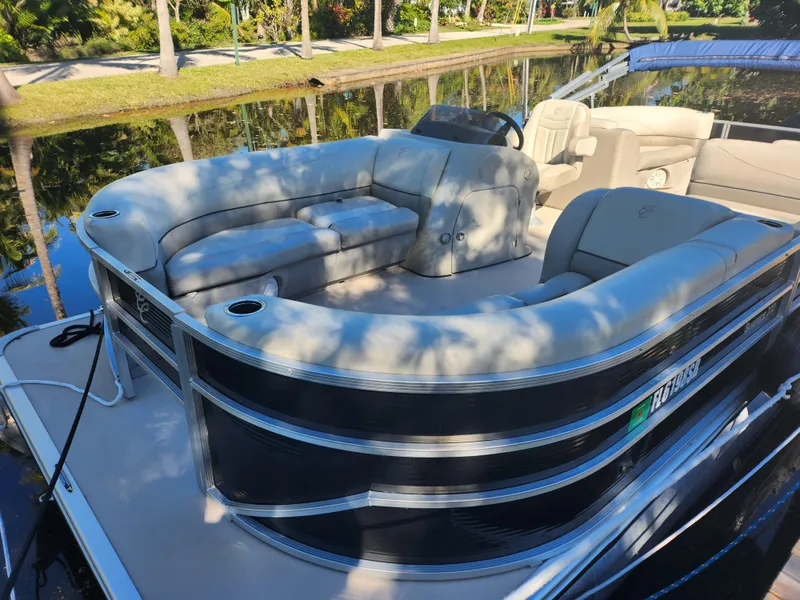 Slide: The Image of Outboard motor of a 2020 Cypress Cay Seabreeze 232 pontoon boat docked. - 2