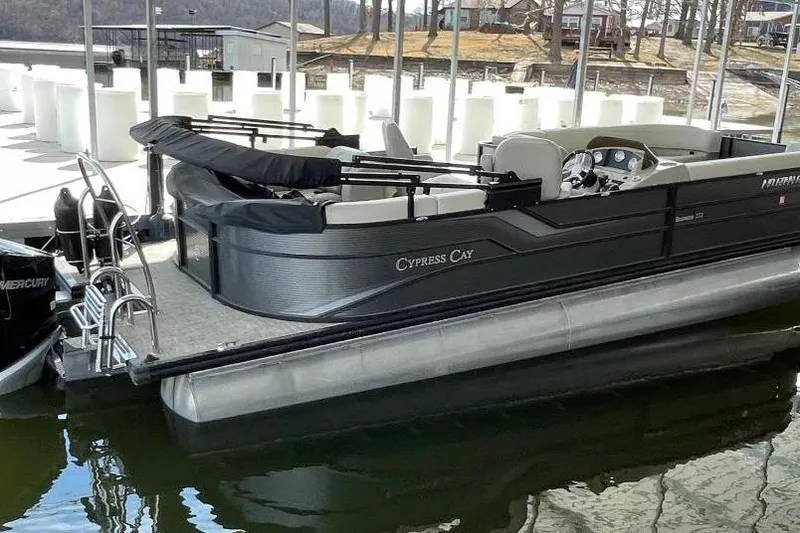 Slide: The Image of 2023 Cypress Cay Seabreeze 252 pontoon boat docked in marina. - 4