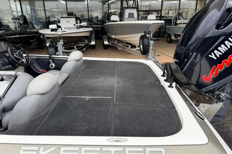 Slide: The Image of 2006 Skeeter 20i boat with Yamaha engine, displayed in a showroom. - 5