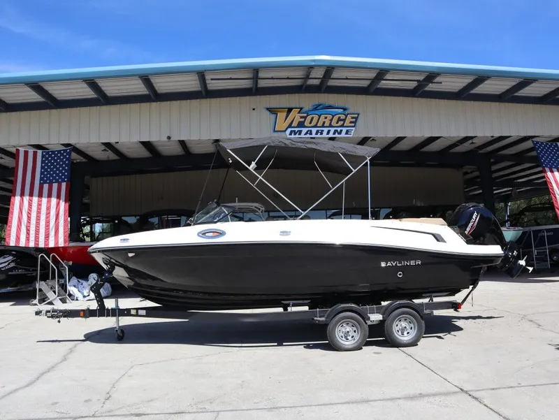 The Image of Bayliner VR6 Outboard 2026 - 1
