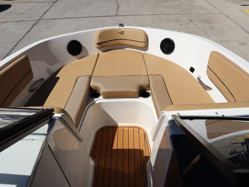 Slide: The Image of Bayliner VR6 Outboard 2026 - 15