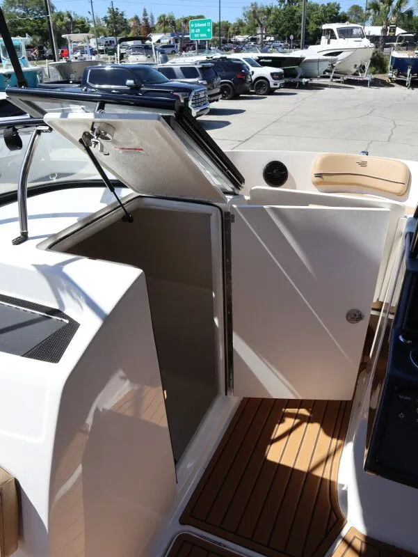 Slide: The Image of Bayliner VR6 Outboard 2026 - 16