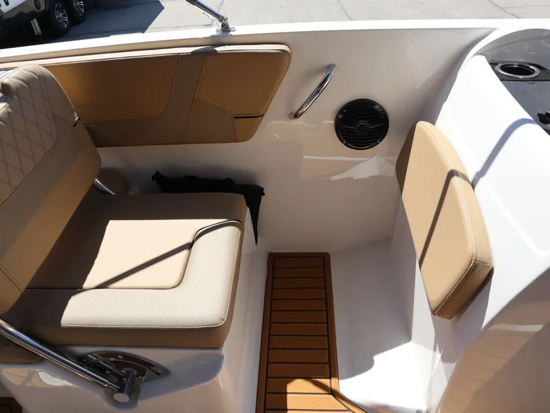 Slide: The Image of Bayliner VR6 Outboard 2026 - 17