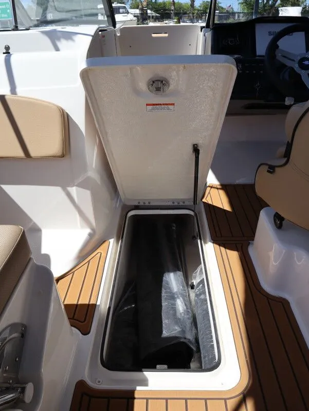 Slide: The Image of Bayliner VR6 Outboard 2026 - 18