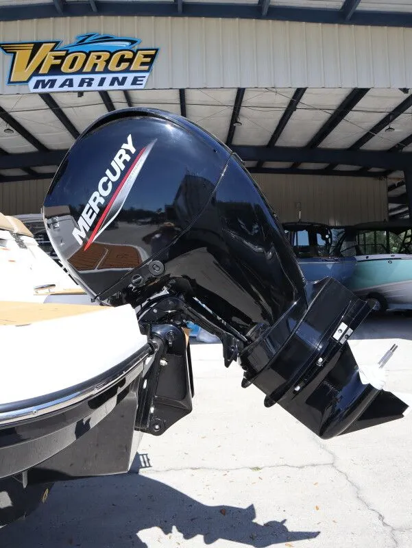 Slide: The Image of Bayliner VR6 Outboard 2026 - 9