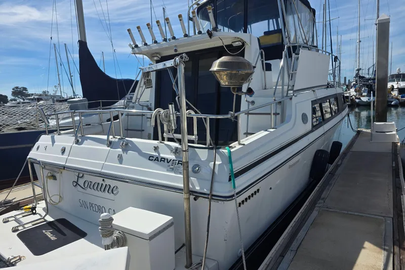 The Image of Carver Yachts 3297 Mariner 1989 - undefined