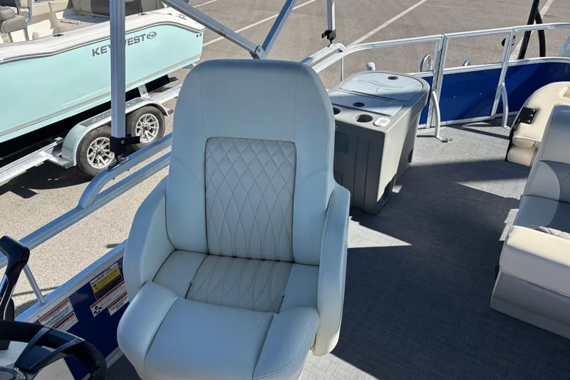 Slide: The Image of 2023 Lexington 321 Fish boat interior with white seating and console. - 8