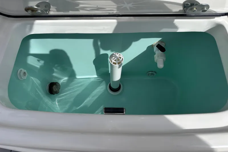 Slide: The Image of Livewell compartment in a 2020 NauticStar 25 XS boat, filled with water. - 41