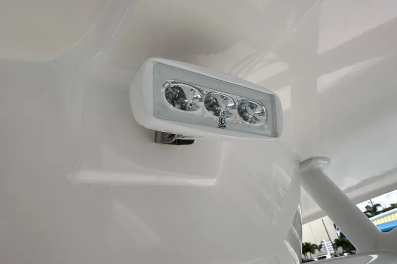 Slide: The Image of LED light fixture on 2020 NauticStar 25 XS boat. - 55