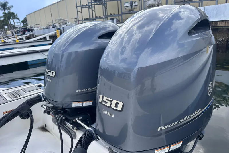 Slide: The Image of Twin Yamaha 150 four-stroke engines on a 2020 NauticStar 25 XS boat. - 62