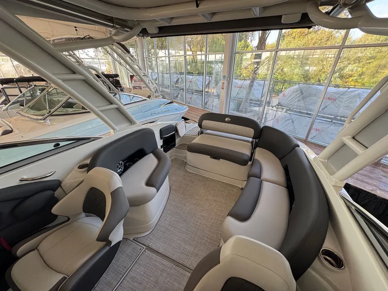 Slide: The Image of Crownline Boats 290SS 2025 - 11
