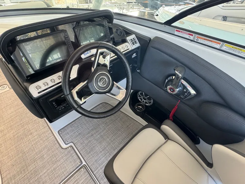 Slide: The Image of Crownline Boats 290SS 2025 - 4