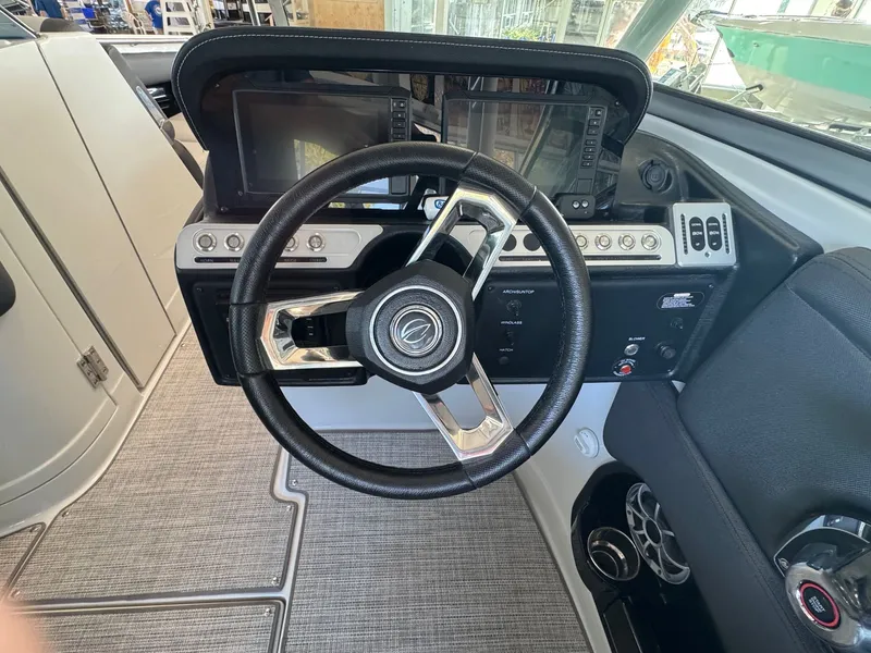 Slide: The Image of Crownline Boats 290SS 2025 - 5