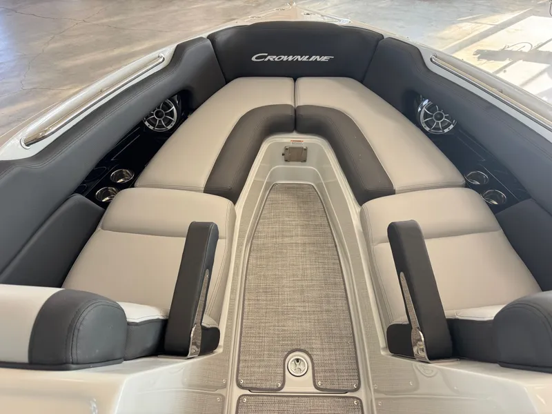 Slide: The Image of Crownline Boats 290SS 2025 - 7