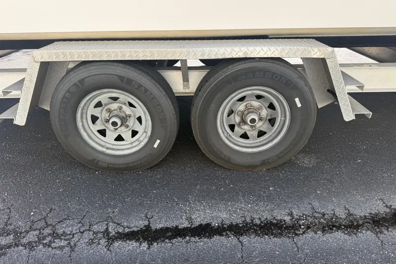 Slide: The Image of Trailer with dual Samson tires on a Calcutta 263 model, 2019. - 73