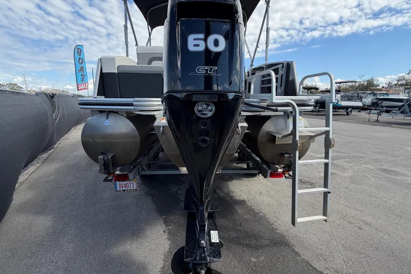 Slide: The Image of Lowe SS 210 2023 - 4