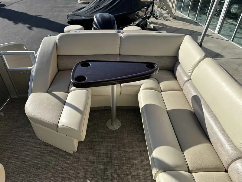 Slide: The Image of Bennington 2550 RCL ESP 2013 - 10