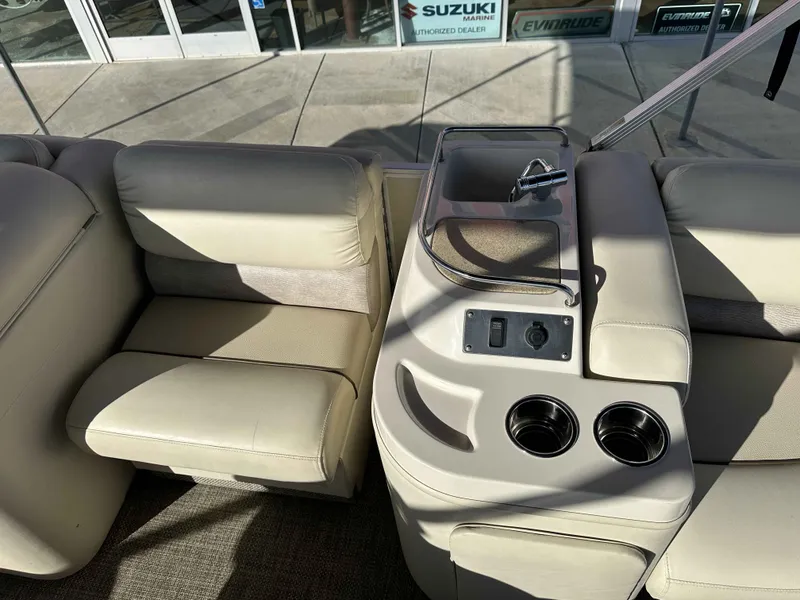 Slide: The Image of Bennington 2550 RCL ESP 2013 - 14