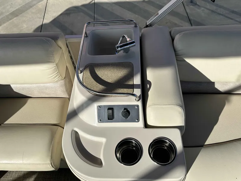 Slide: The Image of Bennington 2550 RCL ESP 2013 - 15