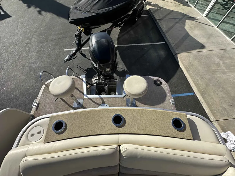 Slide: The Image of Bennington 2550 RCL ESP 2013 - 19