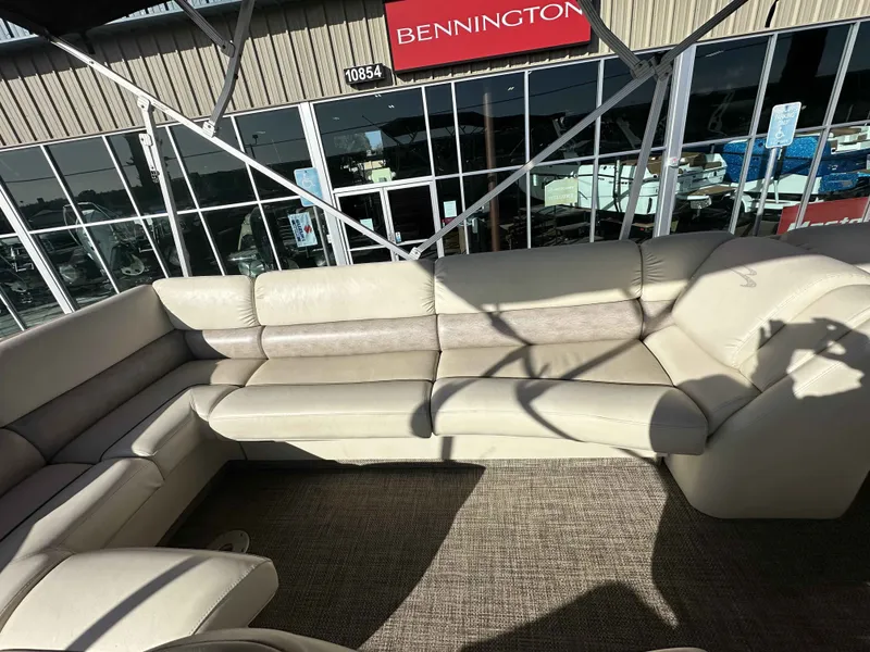 Slide: The Image of Bennington 2550 RCL ESP 2013 - 5