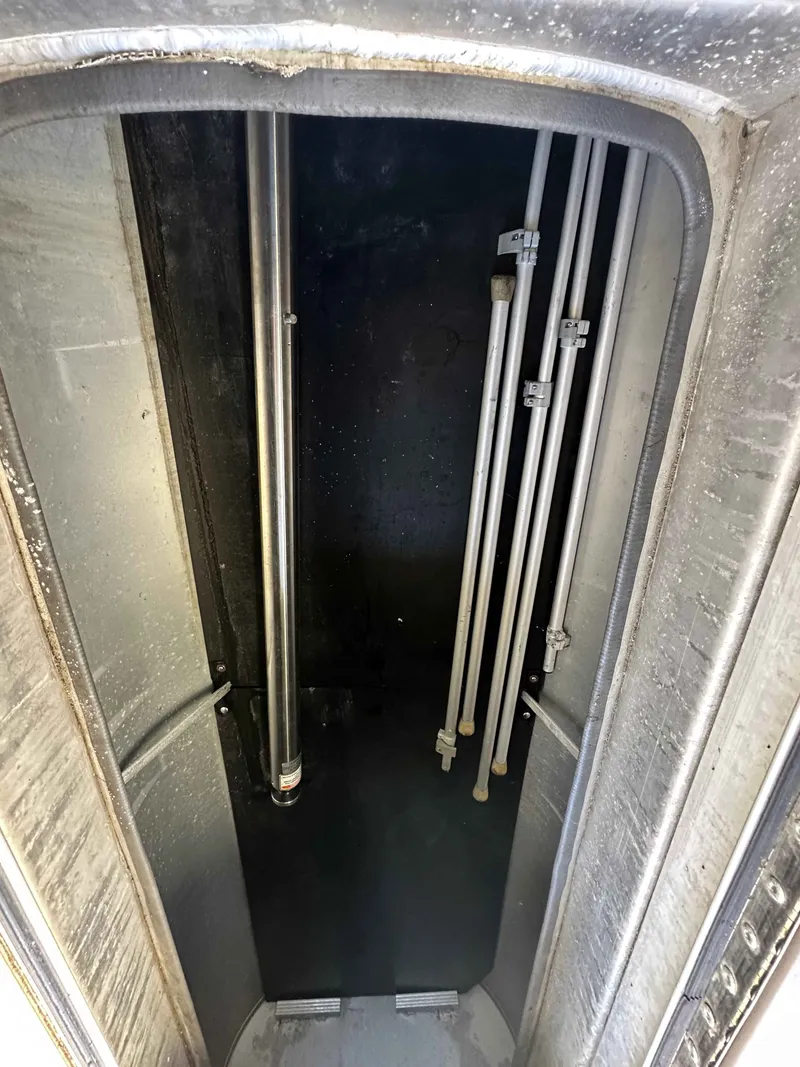 Slide: The Image of Bennington 2550 RCL ESP 2013 - 6