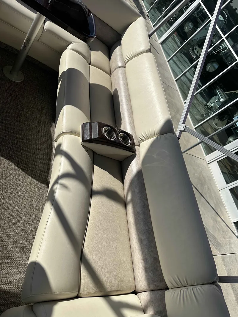 Slide: The Image of Bennington 2550 RCL ESP 2013 - 7