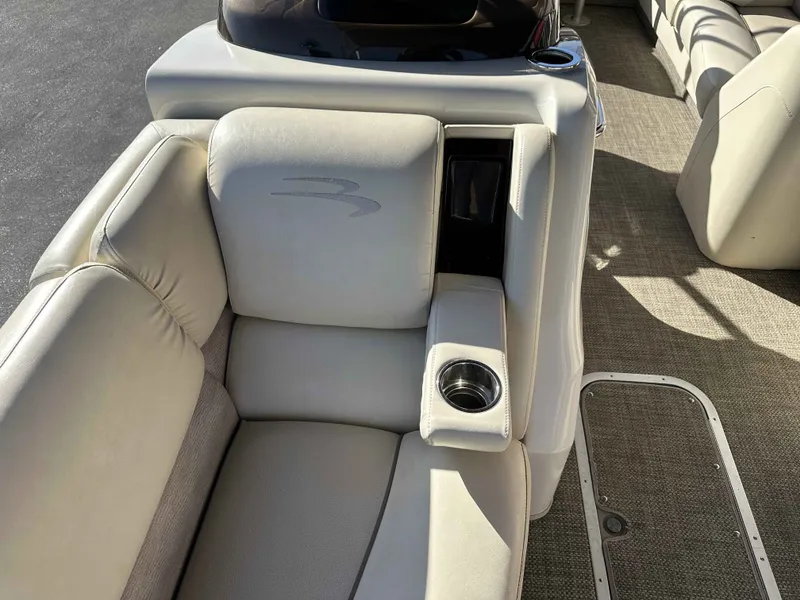 Slide: The Image of Bennington 2550 RCL ESP 2013 - 9