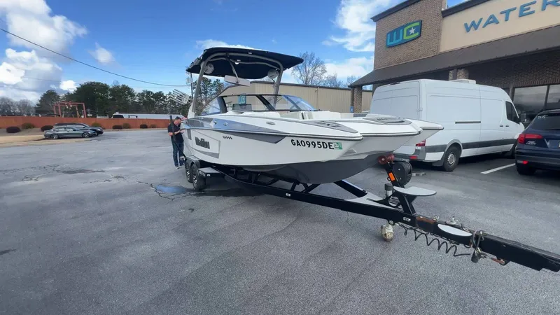 Slide: The Image of Malibu Wakesetter 23 MXZ 2021 - 10