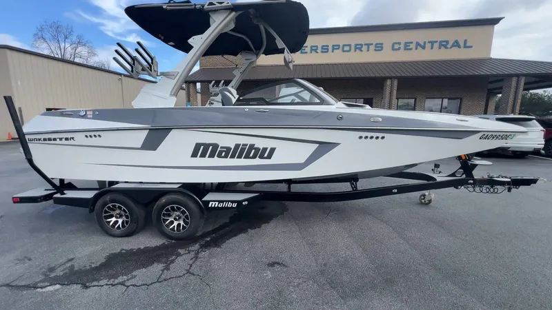Slide: The Image of Malibu Wakesetter 23 MXZ 2021 - 101