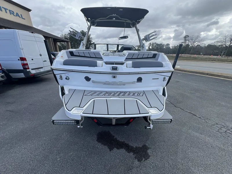 Slide: The Image of Malibu Wakesetter 23 MXZ 2021 - 106