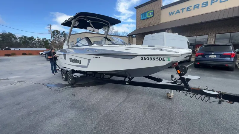 Slide: The Image of Malibu Wakesetter 23 MXZ 2021 - 11