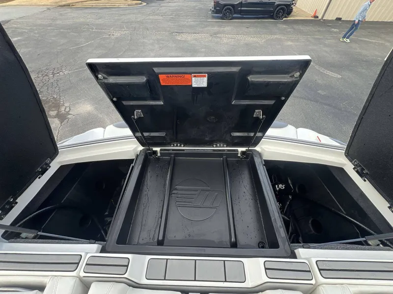 Slide: The Image of Malibu Wakesetter 23 MXZ 2021 - 113