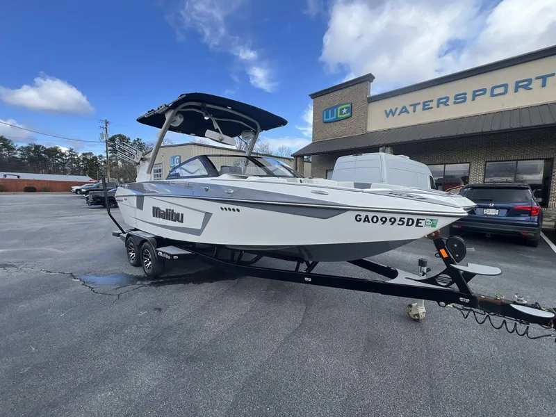 Slide: The Image of Malibu Wakesetter 23 MXZ 2021 - 116