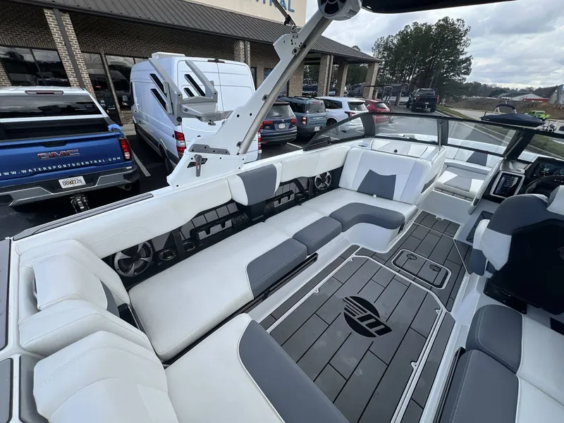 Slide: The Image of Malibu Wakesetter 23 MXZ 2021 - 118