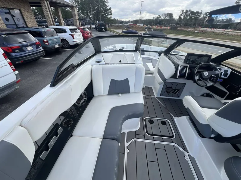 Slide: The Image of Malibu Wakesetter 23 MXZ 2021 - 120