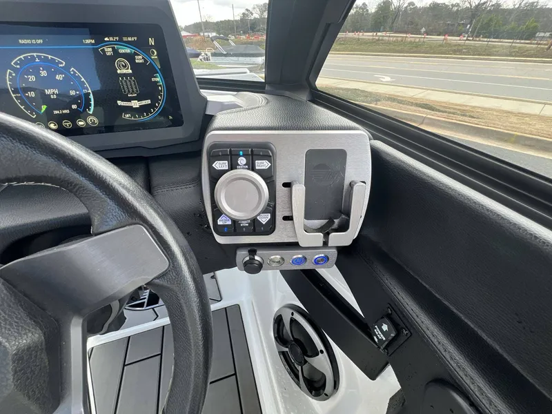 Slide: The Image of Malibu Wakesetter 23 MXZ 2021 - 123