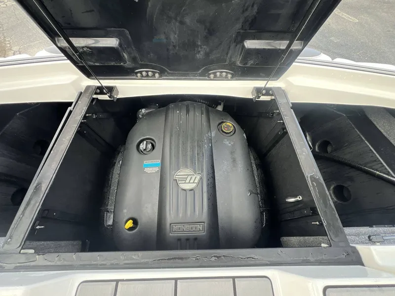 Slide: The Image of Malibu Wakesetter 23 MXZ 2021 - 124