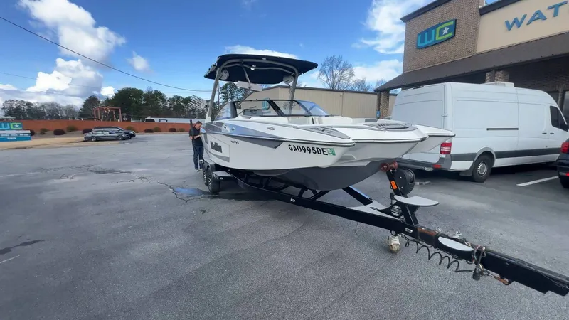 Slide: The Image of Malibu Wakesetter 23 MXZ 2021 - 14