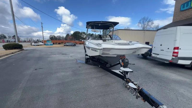 Slide: The Image of Malibu Wakesetter 23 MXZ 2021 - 16