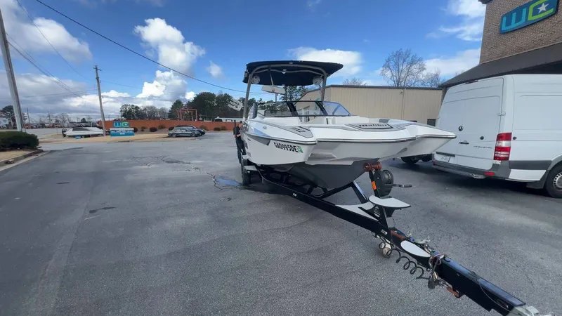 Slide: The Image of Malibu Wakesetter 23 MXZ 2021 - 18