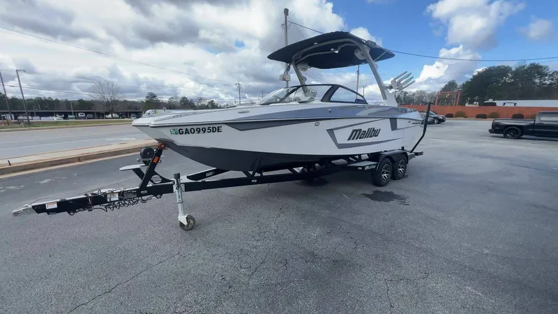 Slide: The Image of Malibu Wakesetter 23 MXZ 2021 - 19