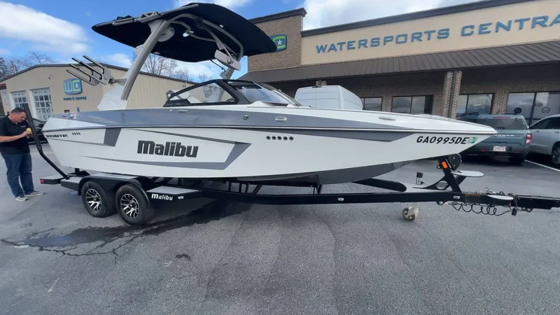 Slide: The Image of Malibu Wakesetter 23 MXZ 2021 - 21